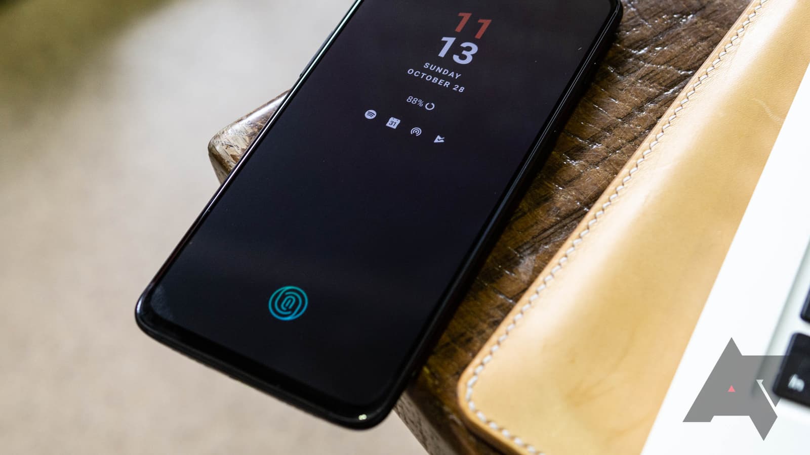 Новые смартфоны OnePlus и Oppo могут получить поддержку беспроводной зарядки