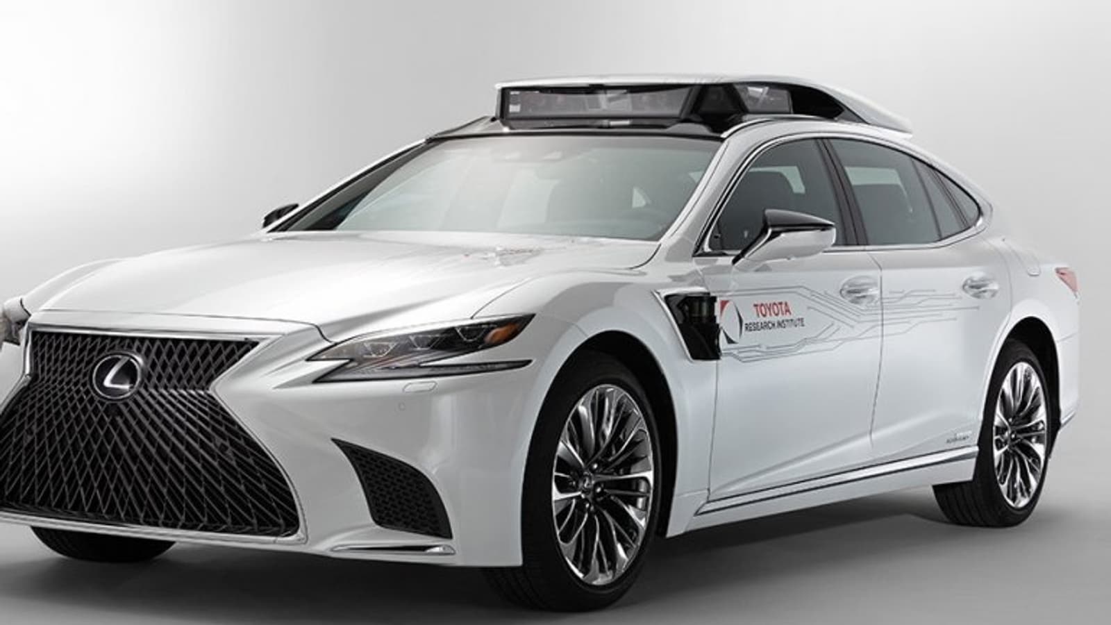 Toyota покажет на CES 2019 обновленный автомобиль TRI-P4 для тестирования самоуправляемого движения