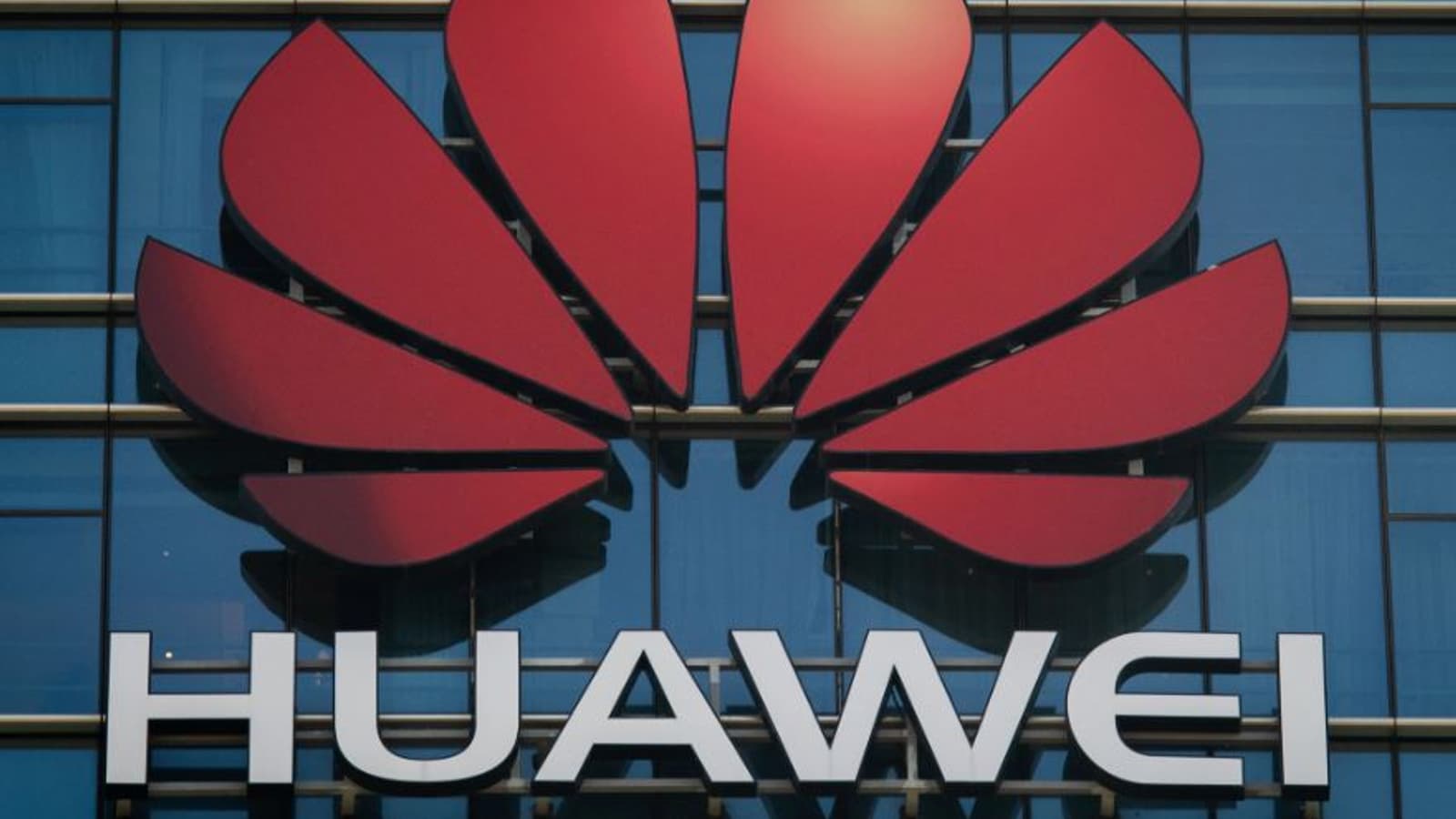 Huawei снова лихорадит: в Польше арестован топ-менеджер по подозрению в шпионаже, старший вице-президент канадского подразделения уходит в отставку