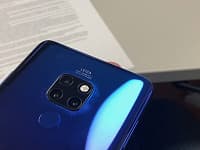 Флагманский камерофон Huawei Mate 20 Pro без подэкранного сканера отпечатков пальцев стоит всего 680 евро