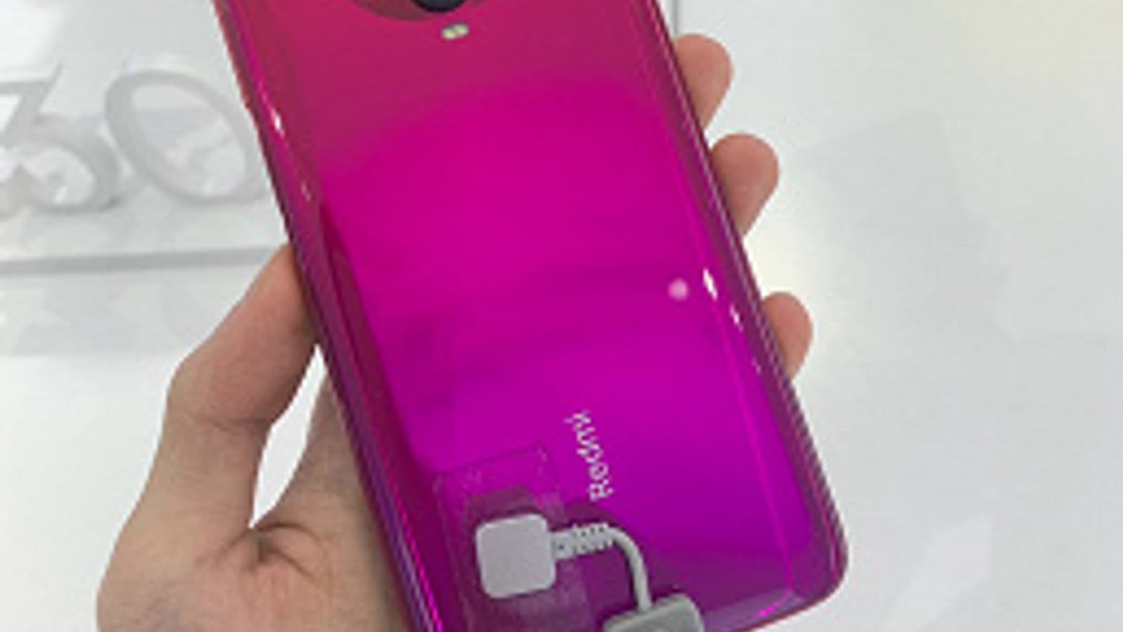 Рекордно дешевый 5G-смартфон Redmi K30 позирует на живых фото сразу после анонса