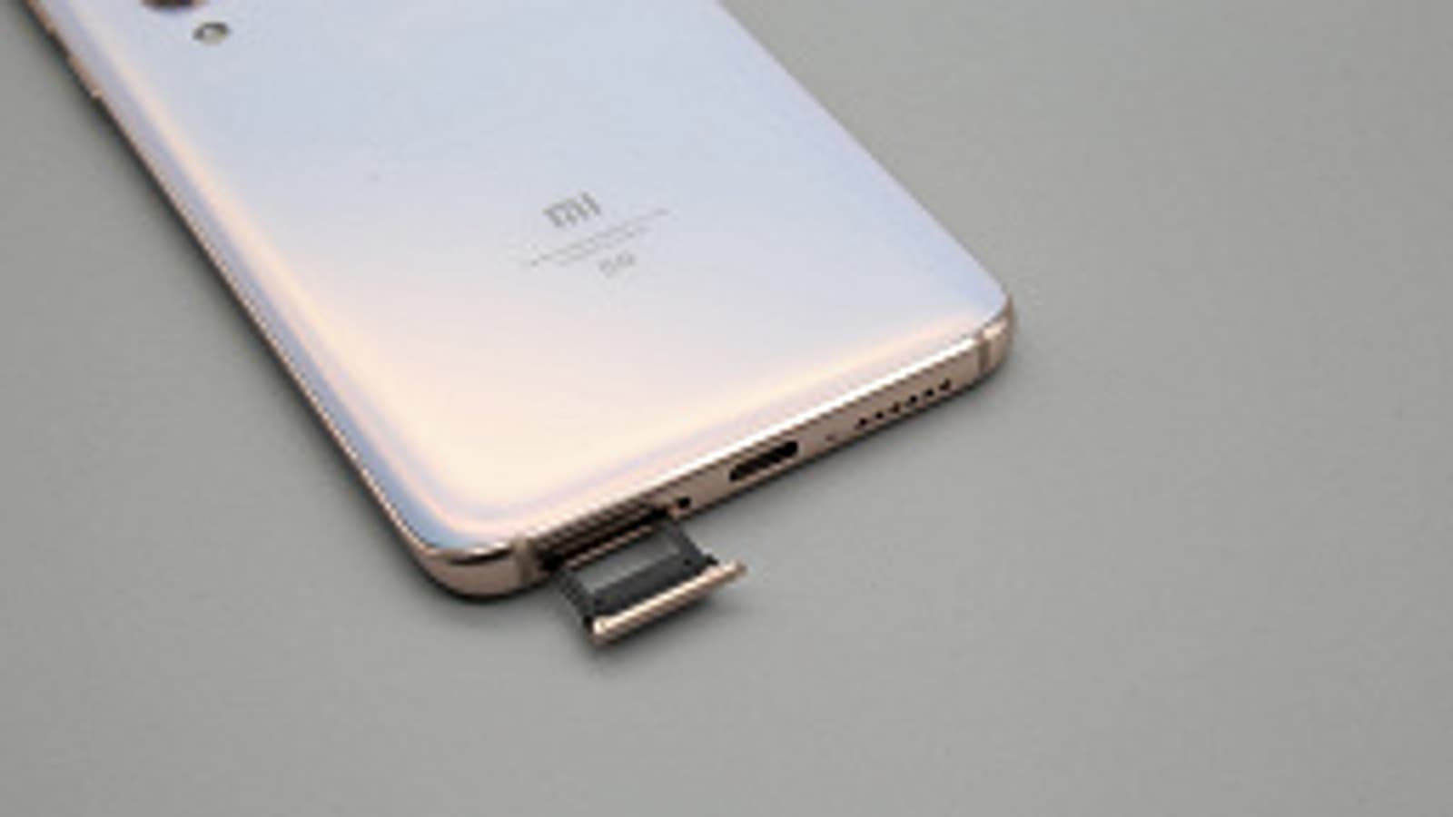 Xiaomi Mi 10 Pro в жемчужно-белом цвете впервые позирует в высоком разрешении 