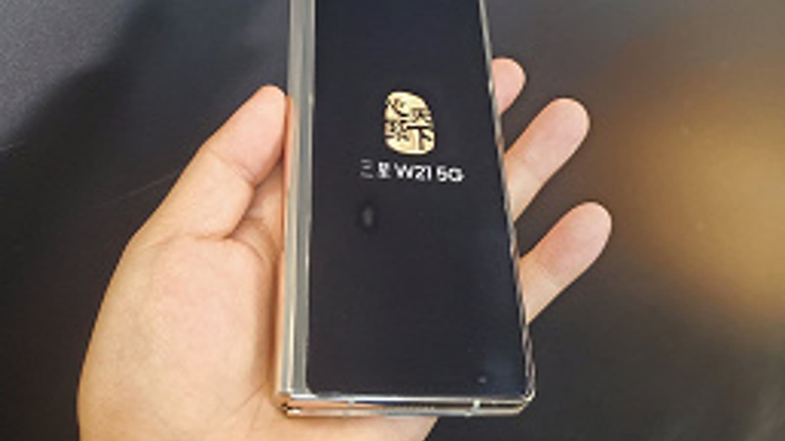 Samsung готовит что-то странное. Samsung W21 должен быть копией Galaxy Z Fold2, но он почему-то ощутимо крупнее