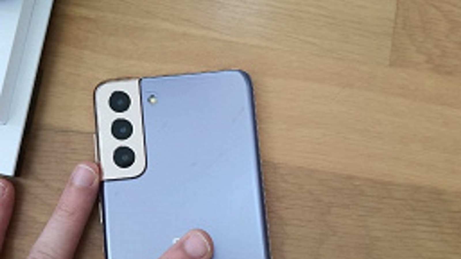 Кто-то уже имел возможность опробовать Samsung Galaxy S21+. Появились фотографии новинки