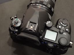 Фотогалерея дня: на новых снимках видны даже потаенные уголки камеры Pentax K-3 III