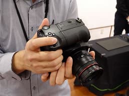 Фотогалерея дня: на новых снимках видны даже потаенные уголки камеры Pentax K-3 III