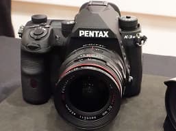 Фотогалерея дня: на новых снимках видны даже потаенные уголки камеры Pentax K-3 III