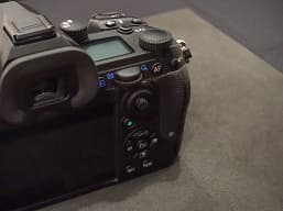 Фотогалерея дня: на новых снимках видны даже потаенные уголки камеры Pentax K-3 III