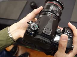 Фотогалерея дня: на новых снимках видны даже потаенные уголки камеры Pentax K-3 III