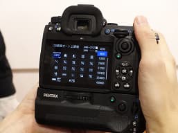 Фотогалерея дня: на новых снимках видны даже потаенные уголки камеры Pentax K-3 III