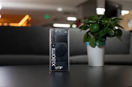 Прозрачный Xiaomi Mi 10 Explorer Edition вживую выглядит действительно впечатляюще