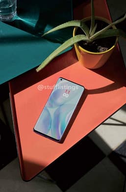OnePlus 8 Pro в разных цветах на качественных фото