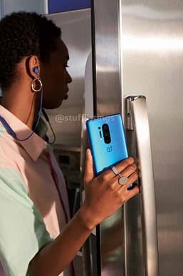 OnePlus 8 Pro в разных цветах на качественных фото