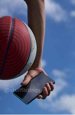 OnePlus 8 Pro в разных цветах на качественных фото