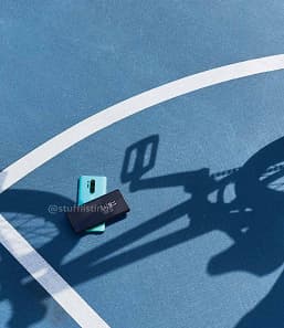 OnePlus 8 Pro в разных цветах на качественных фото