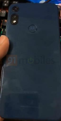 Первые живые фото и характеристики новой Motorola