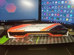 Вероятно, очень редкая GeForce RTX 2070 Super для фанатов CS:GO. Такие карты Nvidia дарила в рамках конкурса в Китае