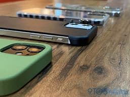 Новые фотографии iPhone 12 в различных чехлах