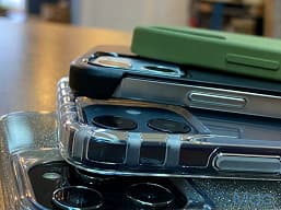 Новые фотографии iPhone 12 в различных чехлах