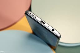 Долгоиграющая новинка Realme на первых живых фото