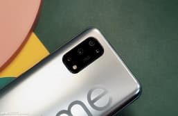 Долгоиграющая новинка Realme на первых живых фото