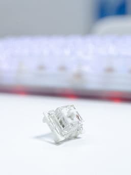 Так выглядит первая клавиатура OnePlus с механическими переключателями. Ее можно использовать вместо новогодней гирлянды