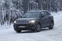 Совершенно новый Volkswagen Tiguan засняли на тестах недалеко от Полярного круга