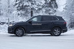 Совершенно новый Volkswagen Tiguan засняли на тестах недалеко от Полярного круга