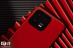 У Xiaomi появился свой Product Red. Живые фото Xiaomi 13 в цвете «огненный красный»