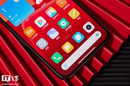 У Xiaomi появился свой Product Red. Живые фото Xiaomi 13 в цвете «огненный красный»
