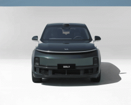 449 л.с., пробег 1315 км на полном баке, разгон до 100 км/ч за 5,3 с, 2 кВт звука, 6 мест и 5,2 метра дины. В Китае представлен кроссовер Li Auto L9, и он уже вызвал небывалый ажиотаж