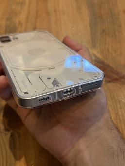 Скрывать дизайн Nothing Phone (1) не придётся: живые фото чехла и демонстрация подсветки