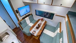 Дизельный двигатель 6,7 литра, 320 л.с., постоянный полный привод, двухметровая кровать и душ. Брутальный внедорожник Dongfeng Warrior M20 превратили в экстремальный кемпер