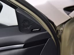 Больше и современнее Mazda CX-5, но с аналоговой приборной панелью и атмосферными двигателями. Производство Mazda CX-50 стартовало в Китае