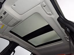 Больше и современнее Mazda CX-5, но с аналоговой приборной панелью и атмосферными двигателями. Производство Mazda CX-50 стартовало в Китае