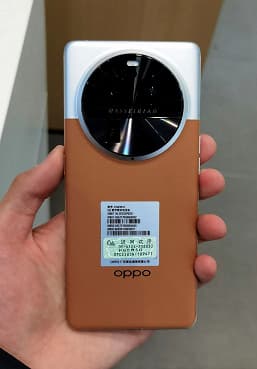 Экран 6,8 дюйма QHD 144 Гц, дюймовый датчик Sony IMX989, Snapdragon 8 Gen 2, 5000 мАч и 100 Вт. Oppo Find X6 Pro показали на живых фото