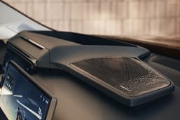 Первый кроссовер Geely с интерфейсом Meizu Flyme Auto, акустикой Harman Kardon и 92-дюймовым проекционным экраном. Представлен Lynk & Co 08