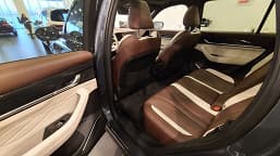 Так выглядит Geely Monjaro и сверхэкономичный Chery Tiggo 8 Pro e+ для России. Оба автомобиля уже в стране, опубликованы живые фото