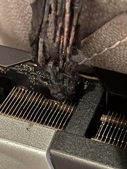 Очередная GeForce RTX 5090 натурально загорелась. Пользователь был рядом и успел предотвратить пожар