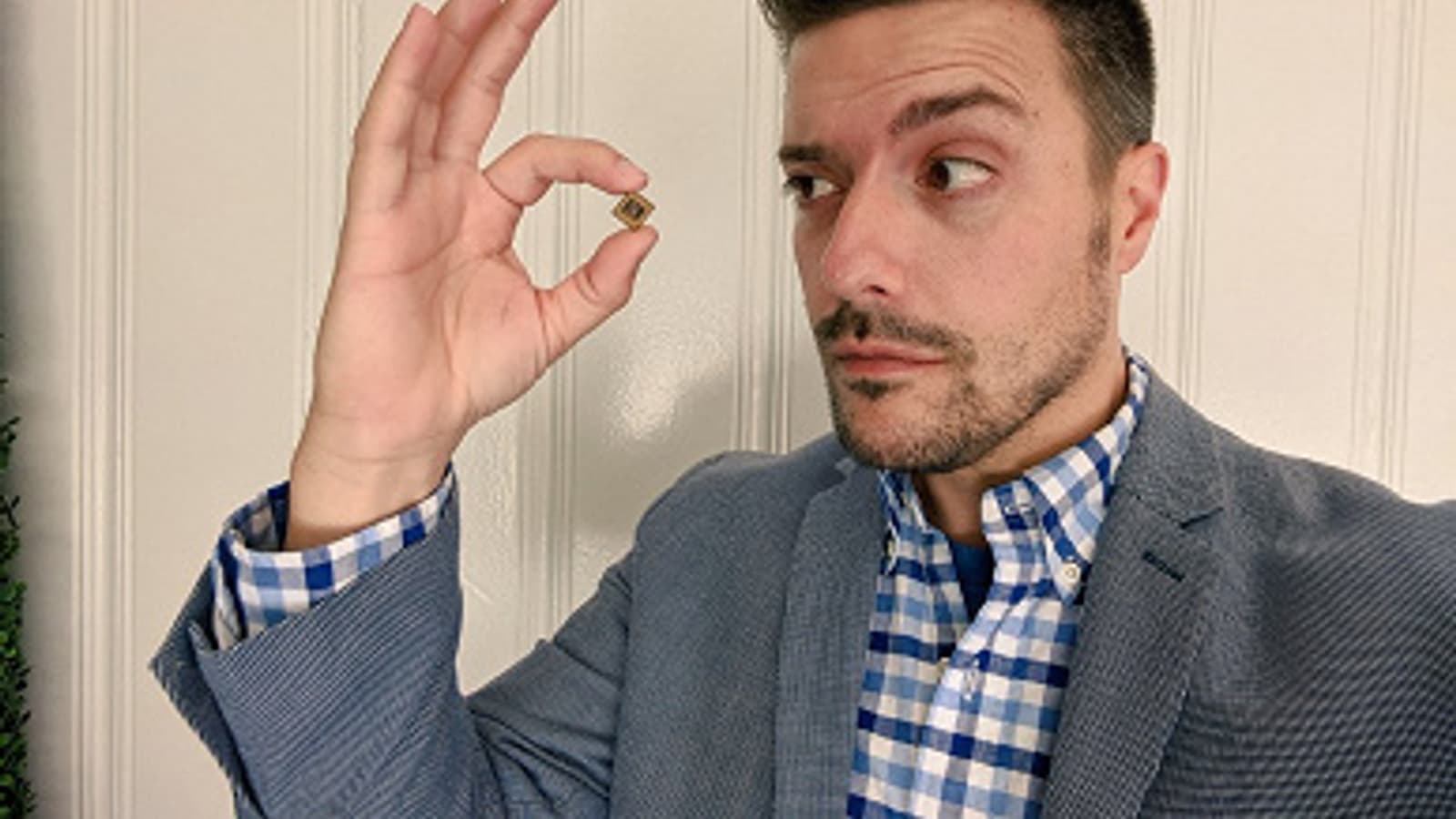 7 нанометров на кончике пальца. Опубликованы фото платформы MediaTek MT6885 со встроенным модемом 5G