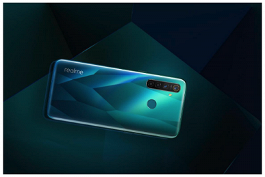 Ни у кого нет, а у нас будет. Realme выпустит в России рекордсмена по автономности с квадрокамерой в улучшенном виде