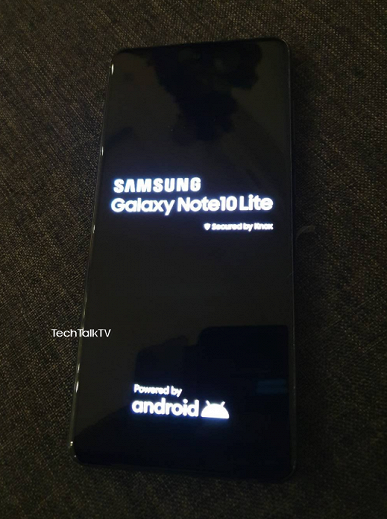 Samsung Galaxy Note10 Lite позирует вживую на новых фото