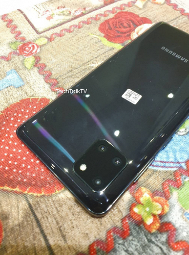 Samsung Galaxy Note10 Lite позирует вживую на новых фото
