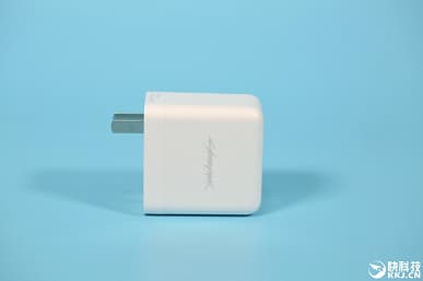 Распаковка и содержимое OnePlus 8T Cyberpunk 2077 Limited Edition