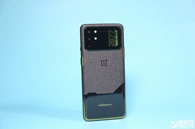 Распаковка и содержимое OnePlus 8T Cyberpunk 2077 Limited Edition