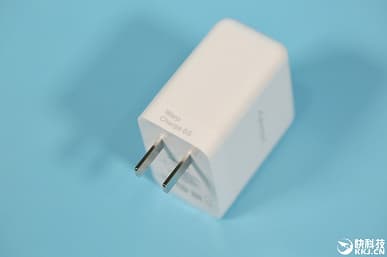 Распаковка и содержимое OnePlus 8T Cyberpunk 2077 Limited Edition