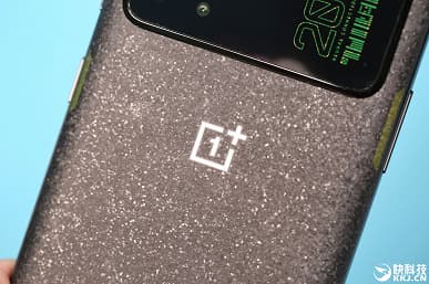 Распаковка и содержимое OnePlus 8T Cyberpunk 2077 Limited Edition