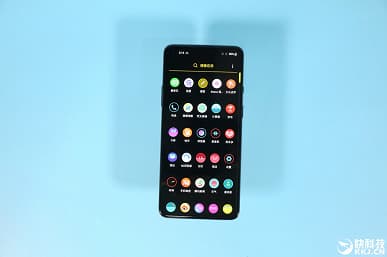 Распаковка и содержимое OnePlus 8T Cyberpunk 2077 Limited Edition