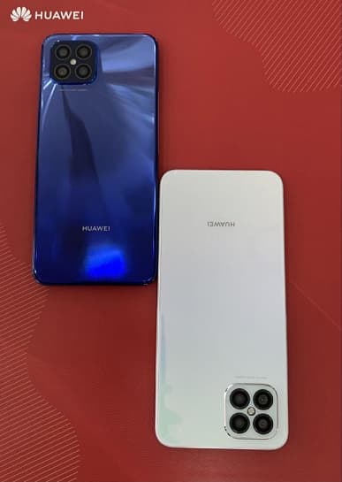 Две платформы для Huawei nova 8 SE. Первый из бюджетных флагманов Huawei позирует на живых фото