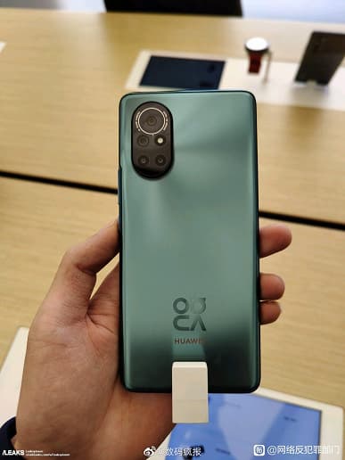 Новый Huawei позирует вживую. Качественные фотографии Huawei Nova 8 в разных цветах